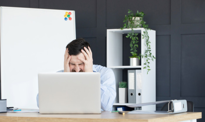 Cada vez mais pessoas estão a sofrer do stress do excesso de trabalho. Como lidar com ele eficazmente?